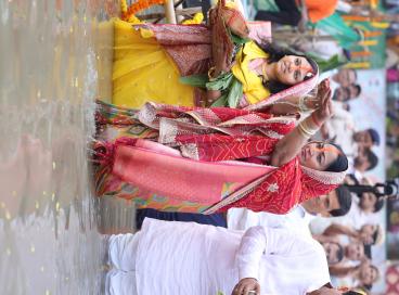 chhath pooja at Yamuna Ghat