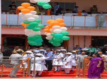 Chief Minister Delhi unfurls tricolor at Chhatrasal Stadium, greets citizens on the occasion of Independence Day, 15th August 2016