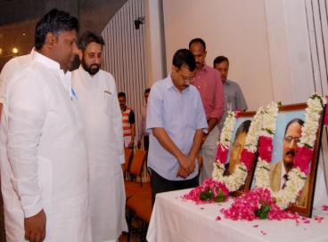 Delhi CM hands over of cheques of Rs one crore each to families of late Mr MM Khan & late Mr Tanzil Ahmed, 02nd July 2016