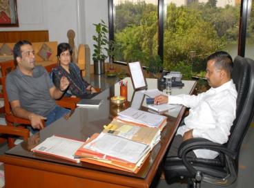 Photo Gallery: Magsaysay Awardee Mr. Anshu Gupta calls on CM Mr. Arvind Kejriwal, 23rd September 2015	