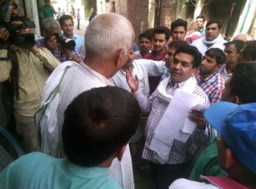  DJB Chairman Kapil Mishra exposes BJP's propaganda on migration in Ghumanhera Village due to water scarcity,27th May 2016	