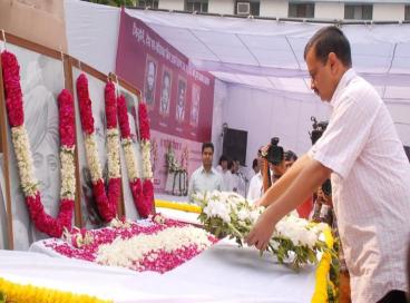 Chief Minister Delhi pays tributes to martyrs Hardinge Bomb Case at Shaheed Smarak, 08th May 2016,