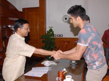 Boxer Mr. Vijender Singh called on Delhi Chief Minister