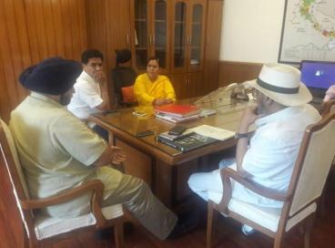 Delhi Water Minister Kapil Mishra presents DJB's comprehensive Yamuna plan to Union Water Minister, 24th May 2016,	