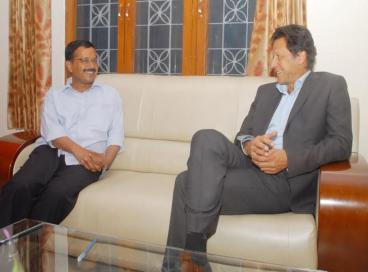 Former Cricketer Mr Imran Khan today called on Delhi