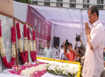 Chief Minister Delhi pays tributes to martyrs Hardinge Bomb Case at Shaheed Smarak, 08th May 2016,