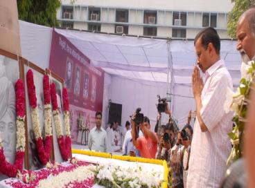 Chief Minister Delhi pays tributes to martyrs Hardinge Bomb Case at Shaheed Smarak, 08th May 2016,