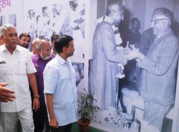Chief Minister pays floral tributes to Ch. Brahm Prakash, 16th June 2016