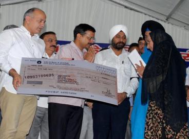 CM and Dy CM begin cheques distribution of Rs 5 lakh each to 1984 riots victims, 01st November 2015