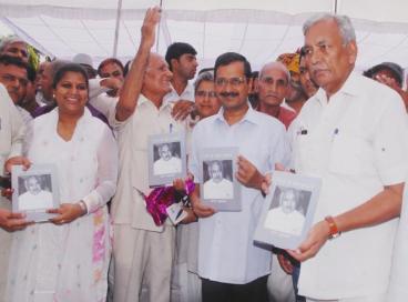 Chief Minister pays floral tributes to Ch. Brahm Prakash, 16th June 2016
