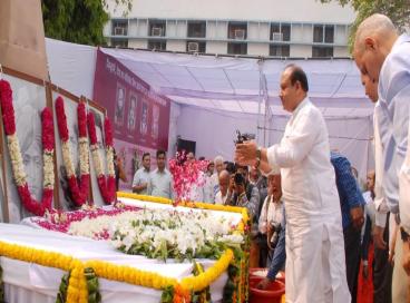 Chief Minister Delhi pays tributes to martyrs Hardinge Bomb Case at Shaheed Smarak, 08th May 2016,