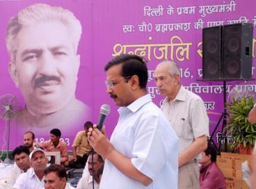 Chief Minister pays floral tributes to Ch. Brahm Prakash, 16th June 2016