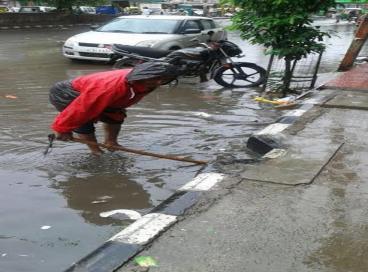 PWD conducts round the clock operations to clear water logging, 16th July 2016