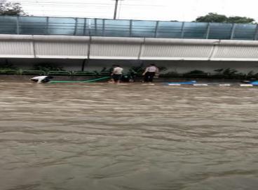 PWD conducts round the clock operations to clear water logging, 16th July 2016